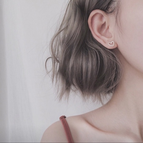 Silver heart earrings - Picture 3 of 3